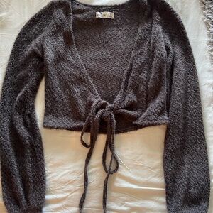 Hollister Fuzzy Tie-Front Cropped Cardigan – Size XS (Dark Charcoal Gray)